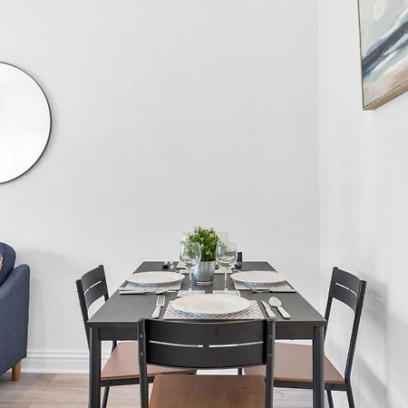 Modern Two Bedroom Apartment With Free Parking! Лондон Экстерьер фото