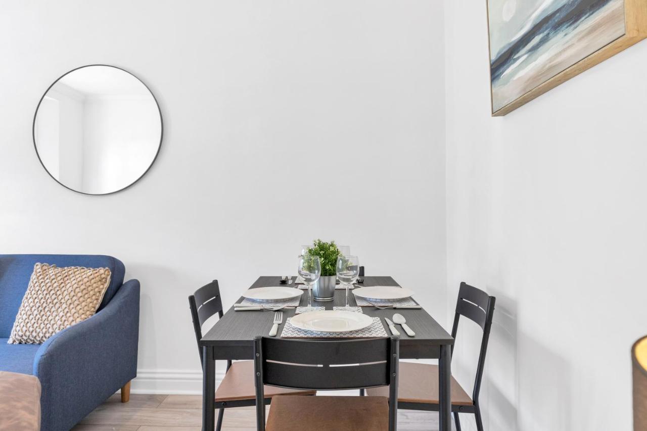 Modern Two Bedroom Apartment With Free Parking! Лондон Экстерьер фото