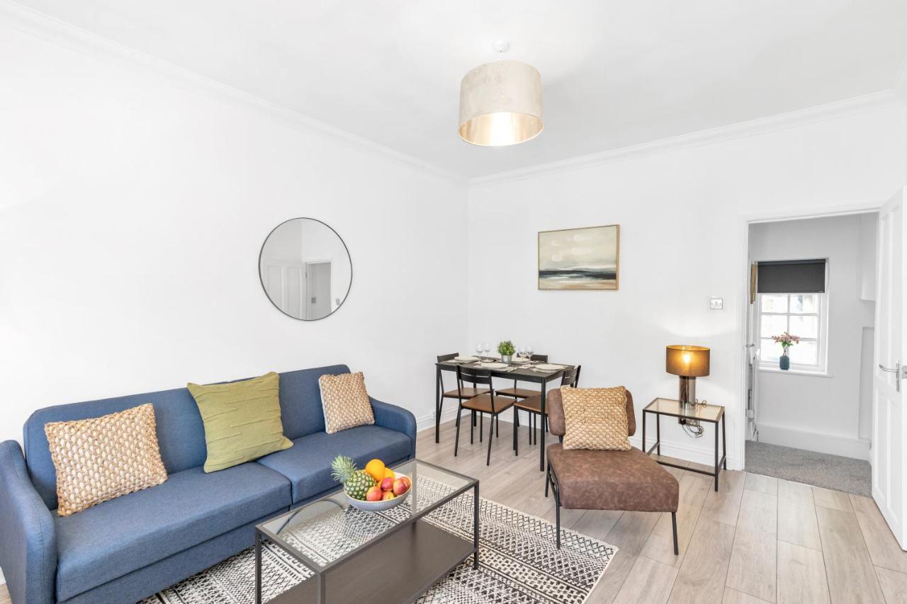 Modern Two Bedroom Apartment With Free Parking! Лондон Экстерьер фото
